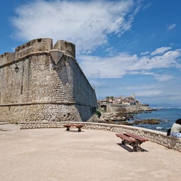 Le tracce dei romanzi di Guillaume Musso: luoghi che ispirano tra la Costa Azzurra e New York