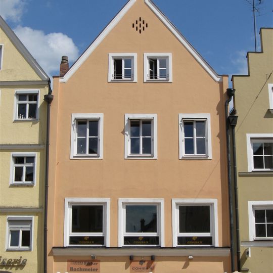 Wohn- und Geschäftshaus