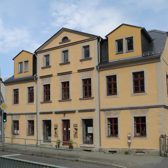 Wohnhaus in offener Bebauung, mit Nebengebäude Roßmäßlerstraße 46