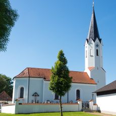 Katholische Kirche Stephanus mit Mauer