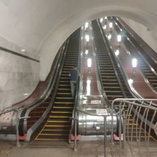 Эскалаторные спуски (Алексеевский)