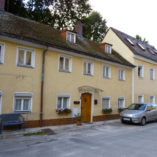 Kleine traufseitige Wohnhäuser