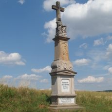 Kříž s Pietou u Janoslavic vedle silnice