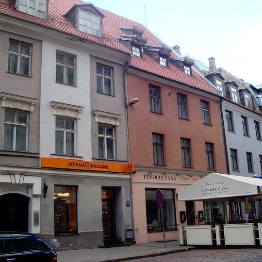 Dzīvojamo, saimniecības ēku un noliktavu komplekss