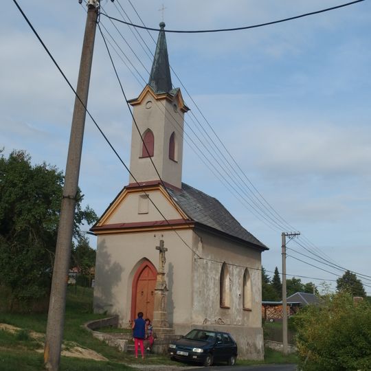 Kříž u kaple v Jestřebíčku