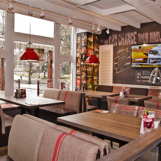 Happy Bar & Grill