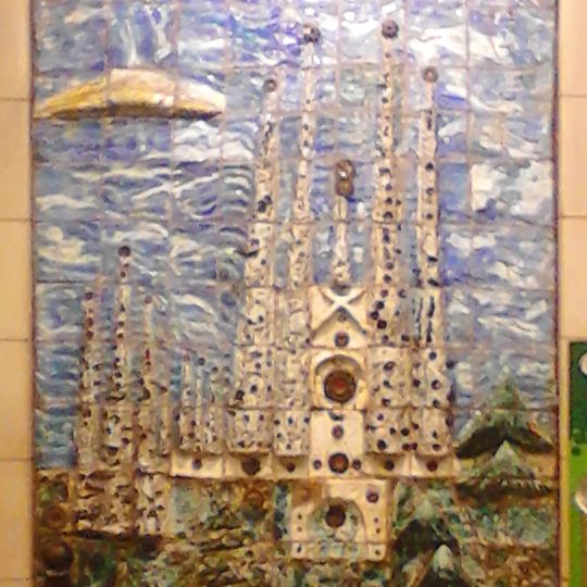 Metro L5 Estació Sagrada Família, Vuit murals ceràmics