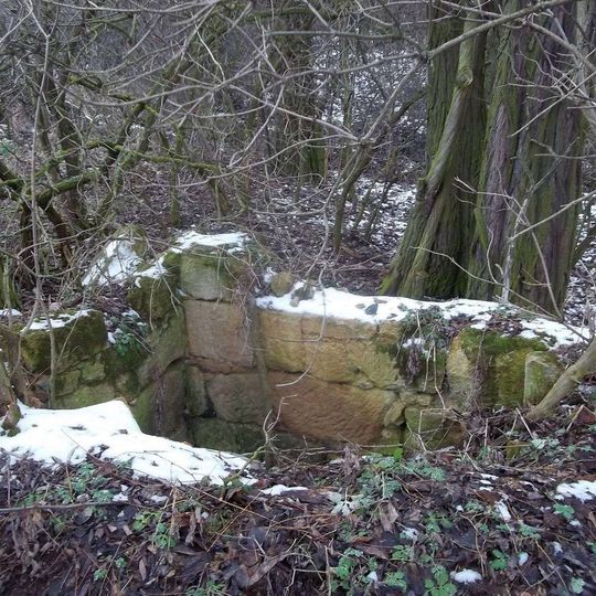 Kaplička jihozápadně od Bdeněvsi