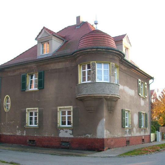 Wohnhaus und Nebengebäude Parkstraße 4