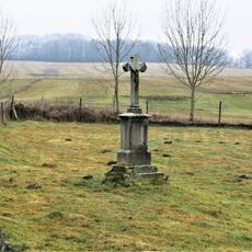 Kříž na pastvině za domem 9 v Čermné