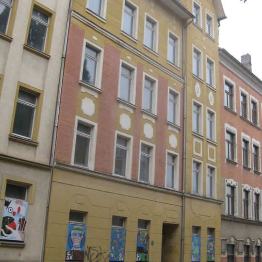 Mietshaus in geschlossener Bebauung Pestalozzistraße 8