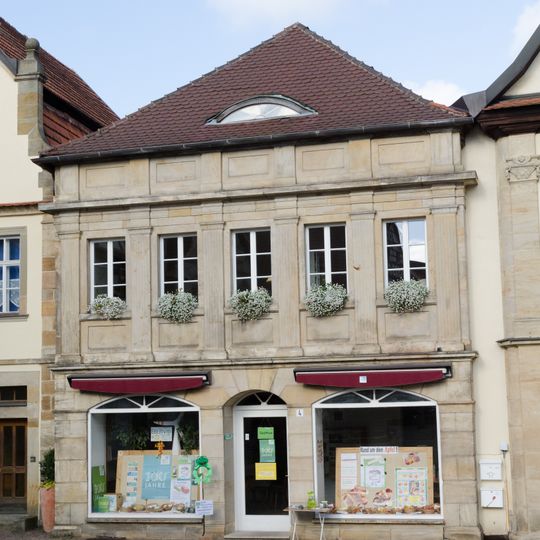 Wohn- und Geschäftshaus