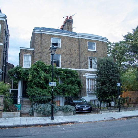 4 And 6, Groveway Sw9