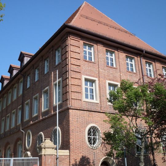 Ehemaliges Franziskanerkloster und Pfarrhaus St. Ludwig