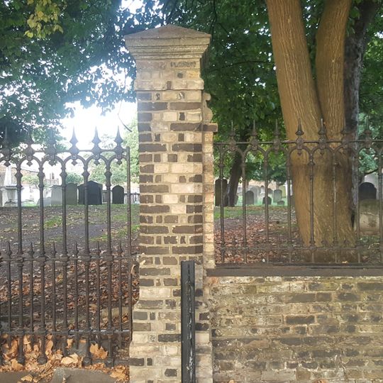 Lauriston Road Cemetery