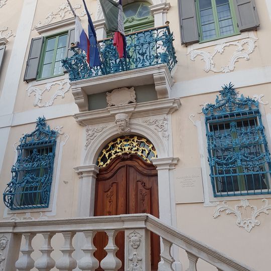 Palazzo Besenghi degli Ughi