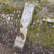 Milestone, 60m SE of Caseytown Cross, at top of lane where Devon banks start