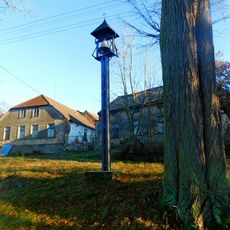 Zvonička na návsi v Kameničce