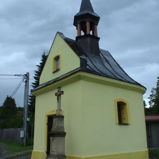 Kaple v Lipince na návsi