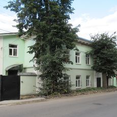 Жилой дом с двумя воротами (Торжок)