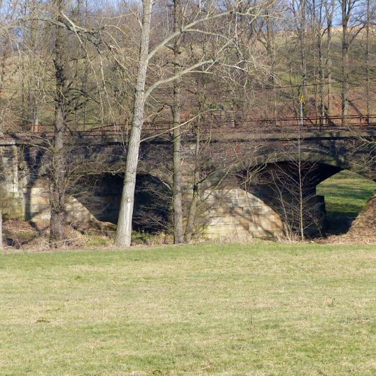 Zwei Eisenbahnbrücken über die Triebisch Talstraße -