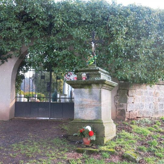 Kříž u hřbitova v Žireči