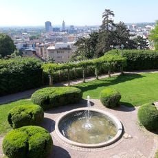 Kašna v zahradě objektu Hlídka č. 1 na Špilberku v Brně