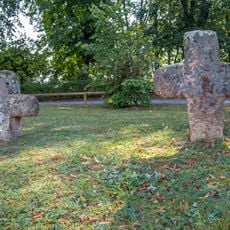 Zwei Steinkreuze am Friedhof in Spalt