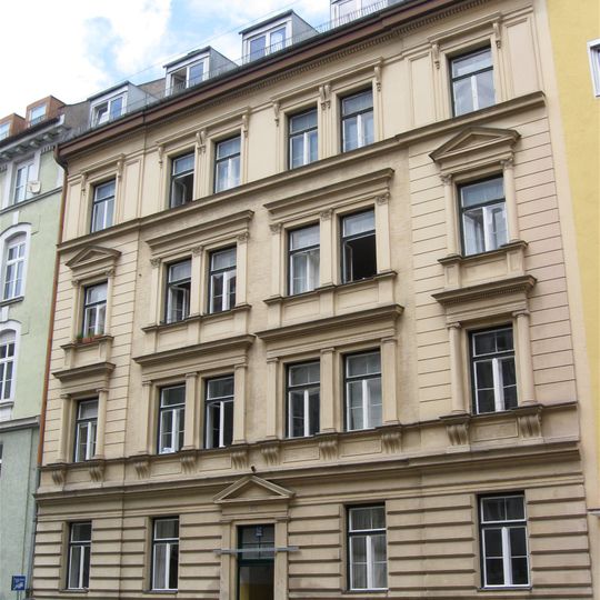 Adalbertstraße 62