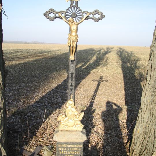 Kříž u Slavic