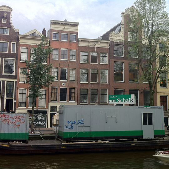 Pand met gevel, onder rechte lijst