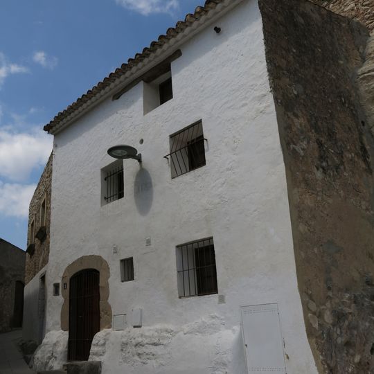 Habitatge al passatge del Castell, 1-4
