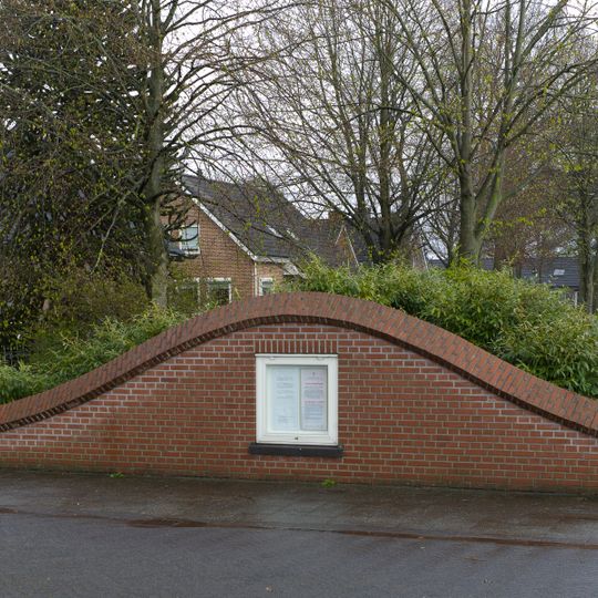 Monument met de Yad Vashem-oorkonde