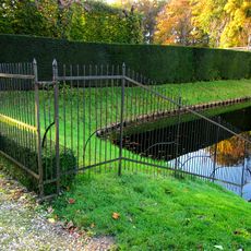 Den Berg: ijzeren hekjes