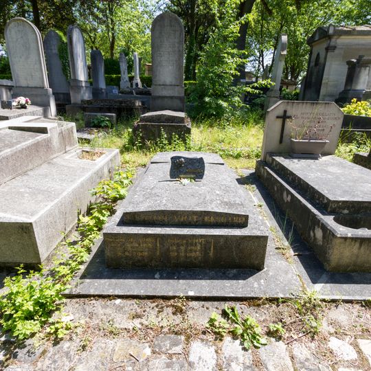 Grave of Guillon-Viot-Besnard