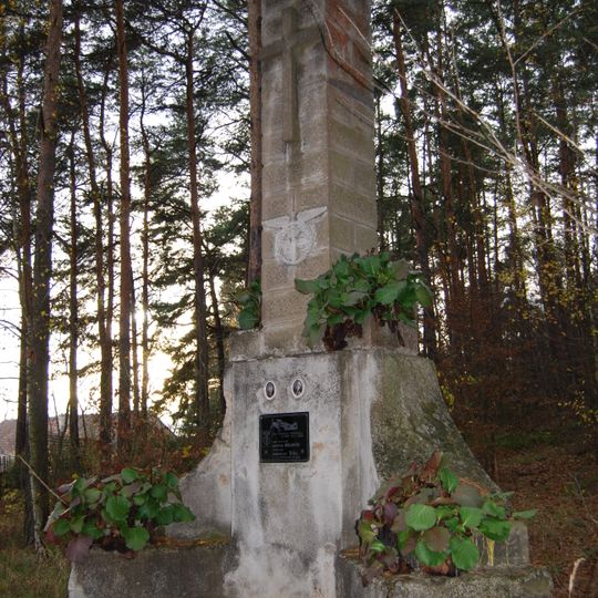 Pomník padlým letcům na severním okraji Předního Chlumu