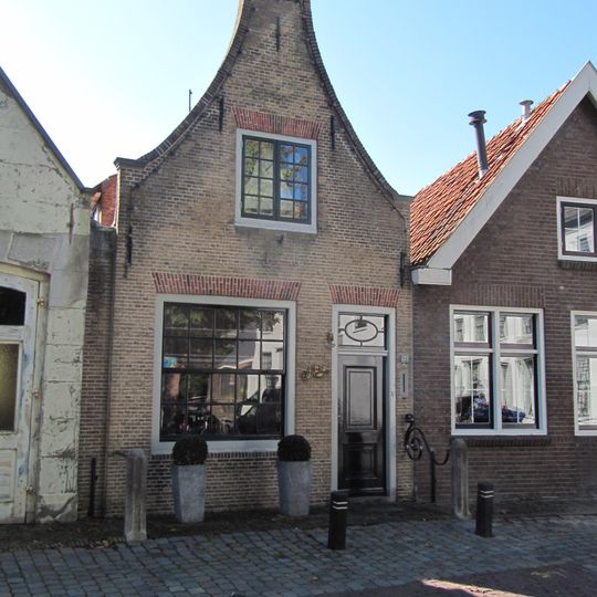 Markt 7, Heenvliet