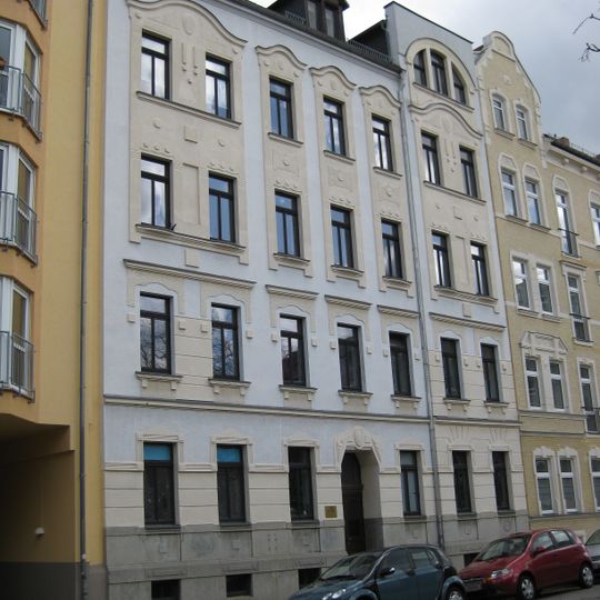 Mietshaus in geschlossener Bebauung Stadlerstraße 21