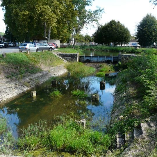 Bassin de radoub du canal de Lalinde