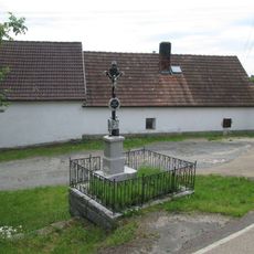 Kříž v Újezdu u Chanovic u rozcestí