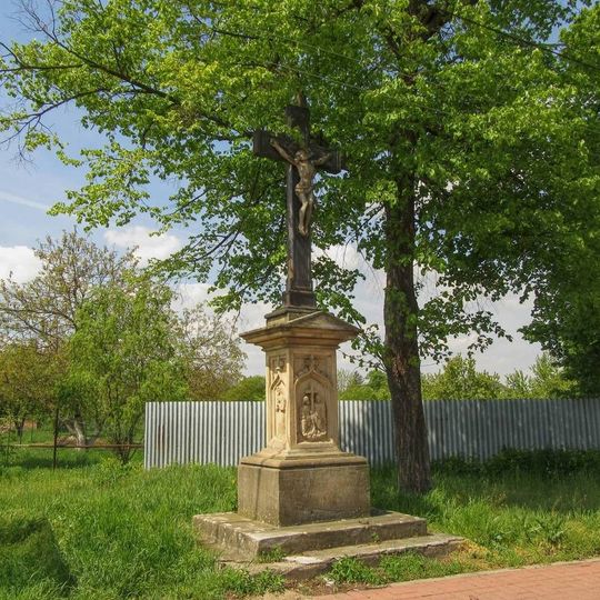 Kříž ve Střelicích u hlavní silnice