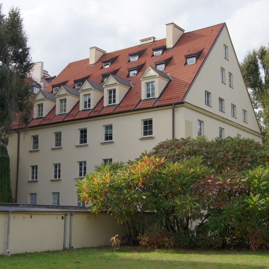 Dom - Dawny spichlerz Strubicza, Dom Profesorów Uniwersytetu Warszawskiego