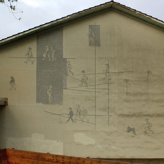 Zur Schule gehende Kinder