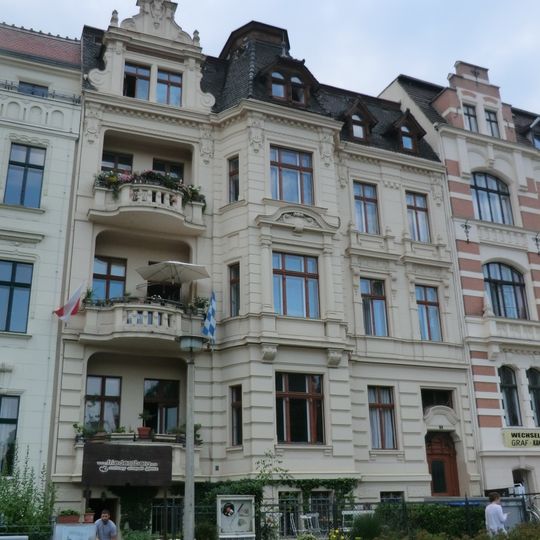 Wohnhaus in geschlossener Bebauung mit Vorgarten Parkstraße 3
