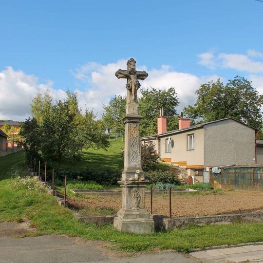 Kříž v Rájci vedle hlavní silnice