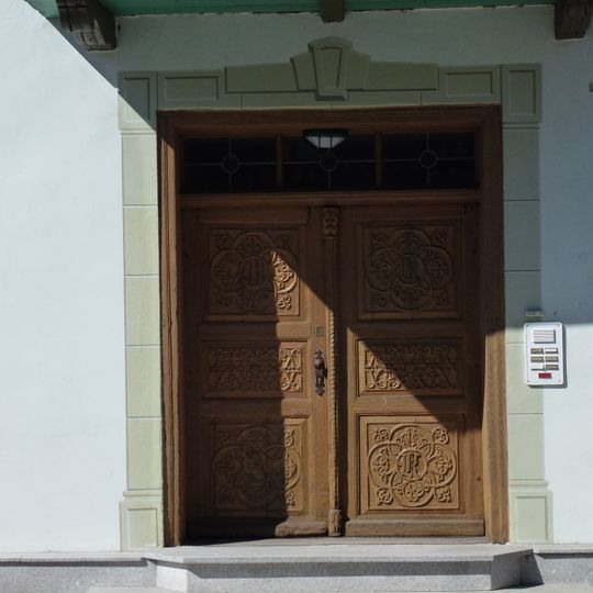 Geschnitzte Haustür