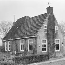Woonhuis van voorm. boerderij met topgevel