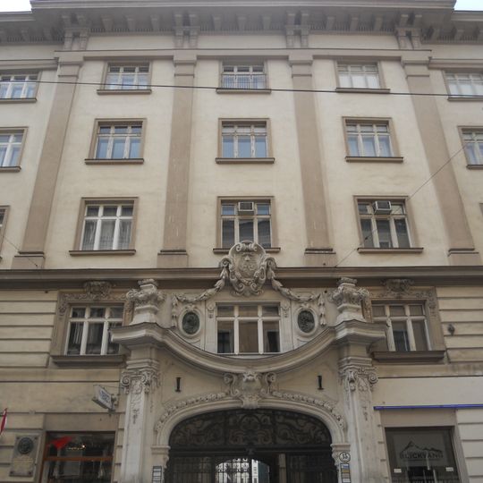 Schwarzspanierstraße 15