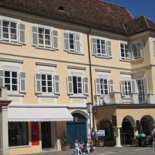 Wohn- und Geschäftshaus