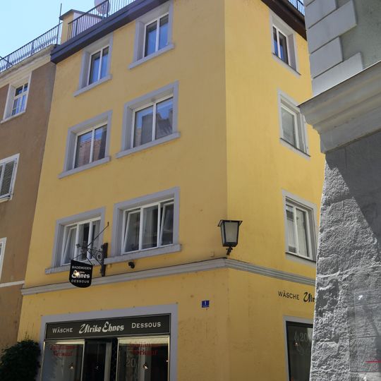 Wohn- und Geschäftshaus